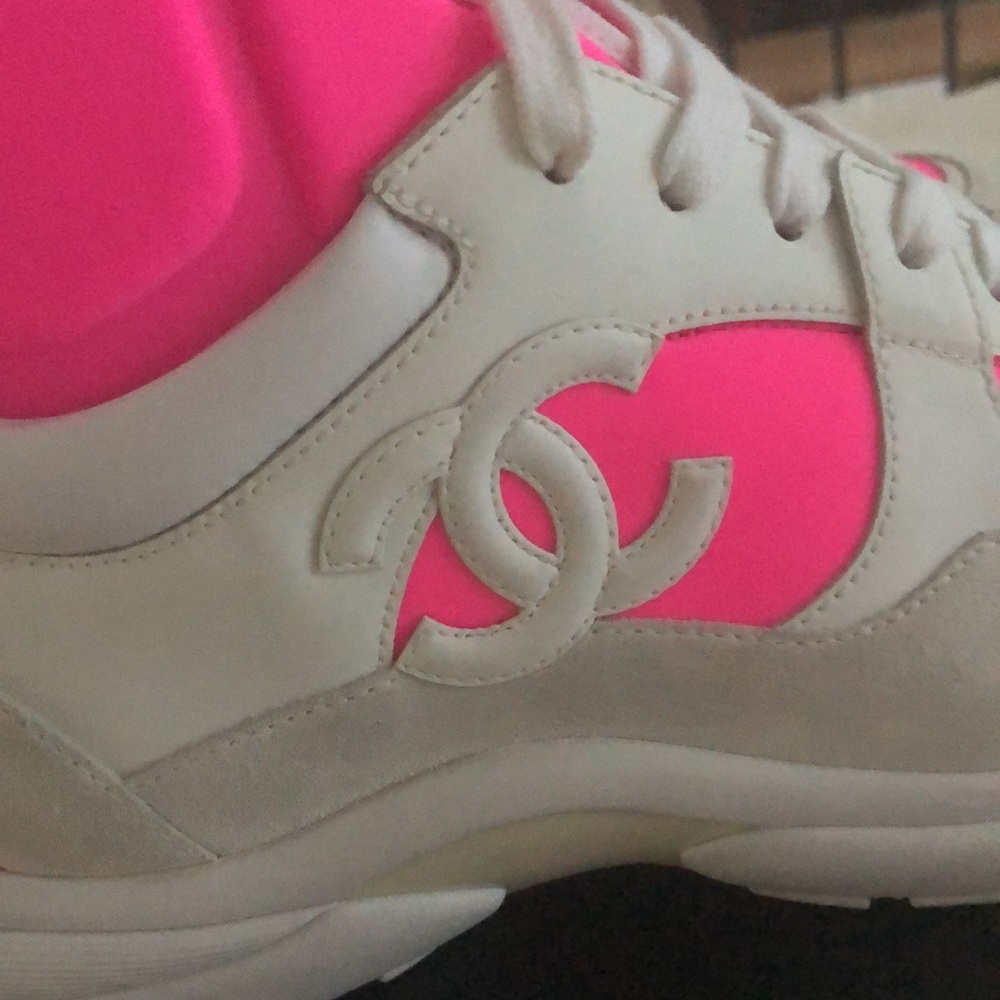 Chanel CC Logo White Pink High Top Sneakers - Picture 4 of 14